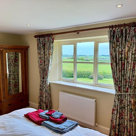 Cockley Hill Farm Bed & Breakfast ブラックリー エクステリア 写真